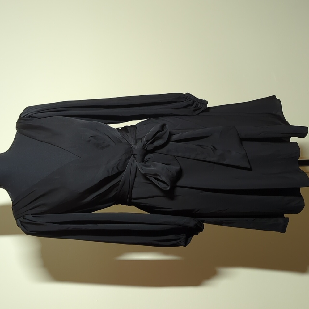 BANANA REPUBLIC, size 2, lined LBD, hidden back zipper, tie waist